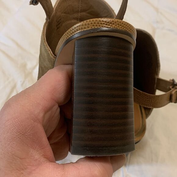 DONALD PLINER, ILIANAO2, 10M, near new, leather upper - Picture 4 of 11